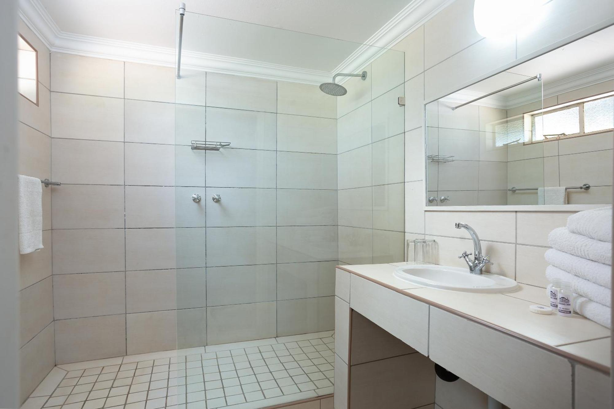 קולסברג Merino Inn Hotel מראה חיצוני תמונה
